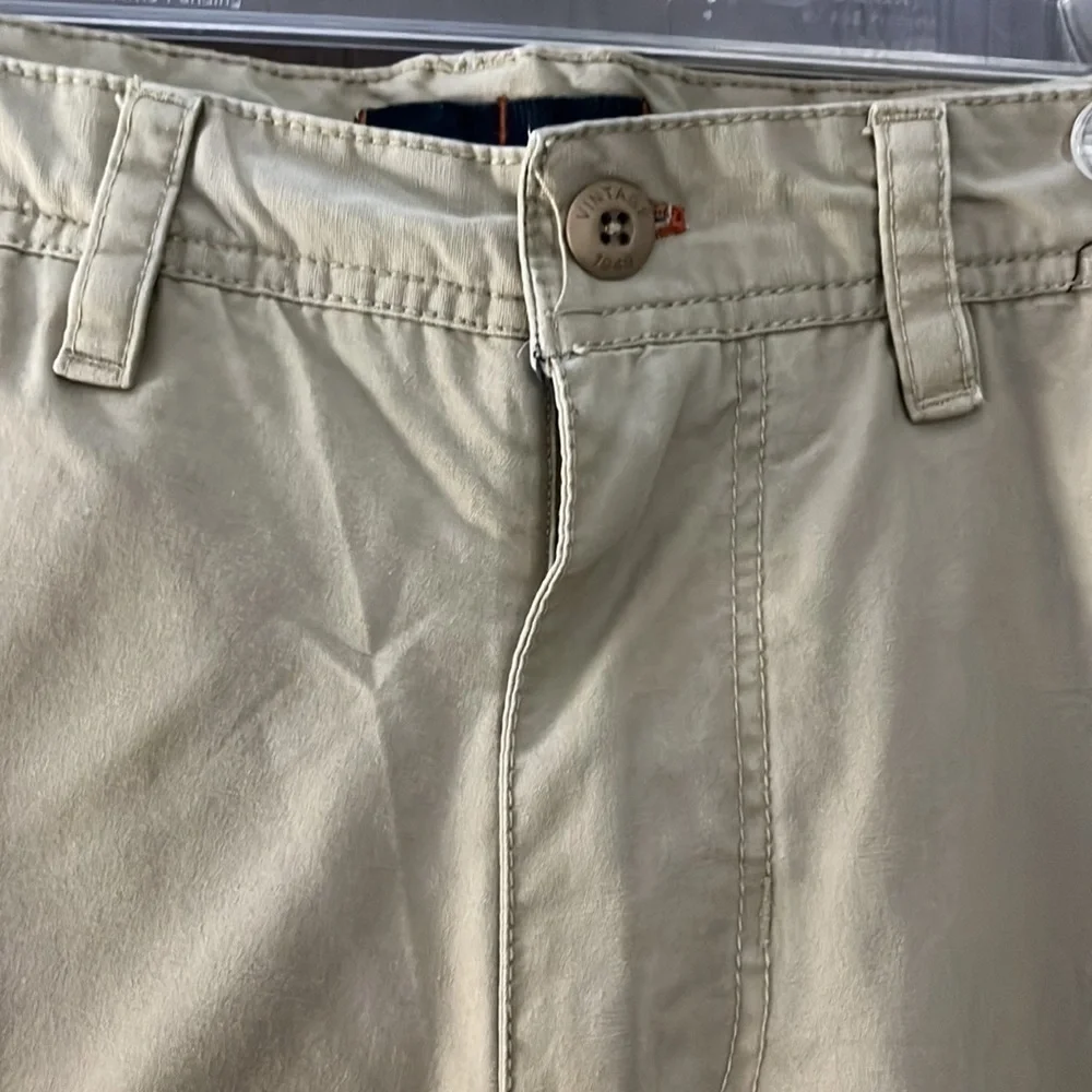 Original Weatherproof Vintage men’s khaki shorts. Size 30W